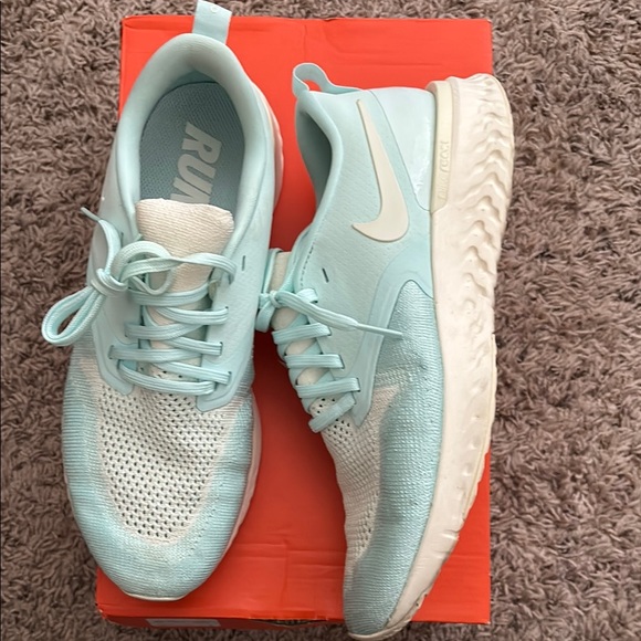 Nike Odyssey React 2 Flyknit - Picture 3 of 6